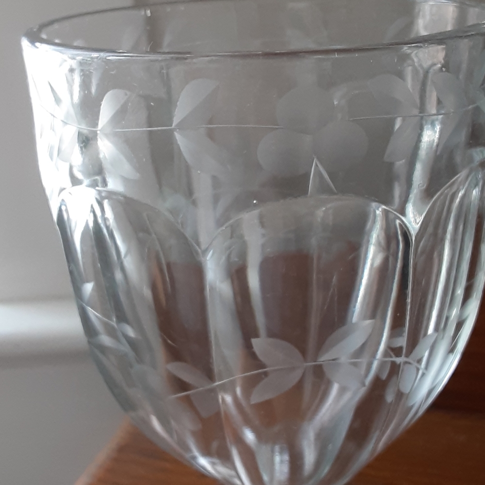 Etched vintage vase. - Picture 8 of 8
